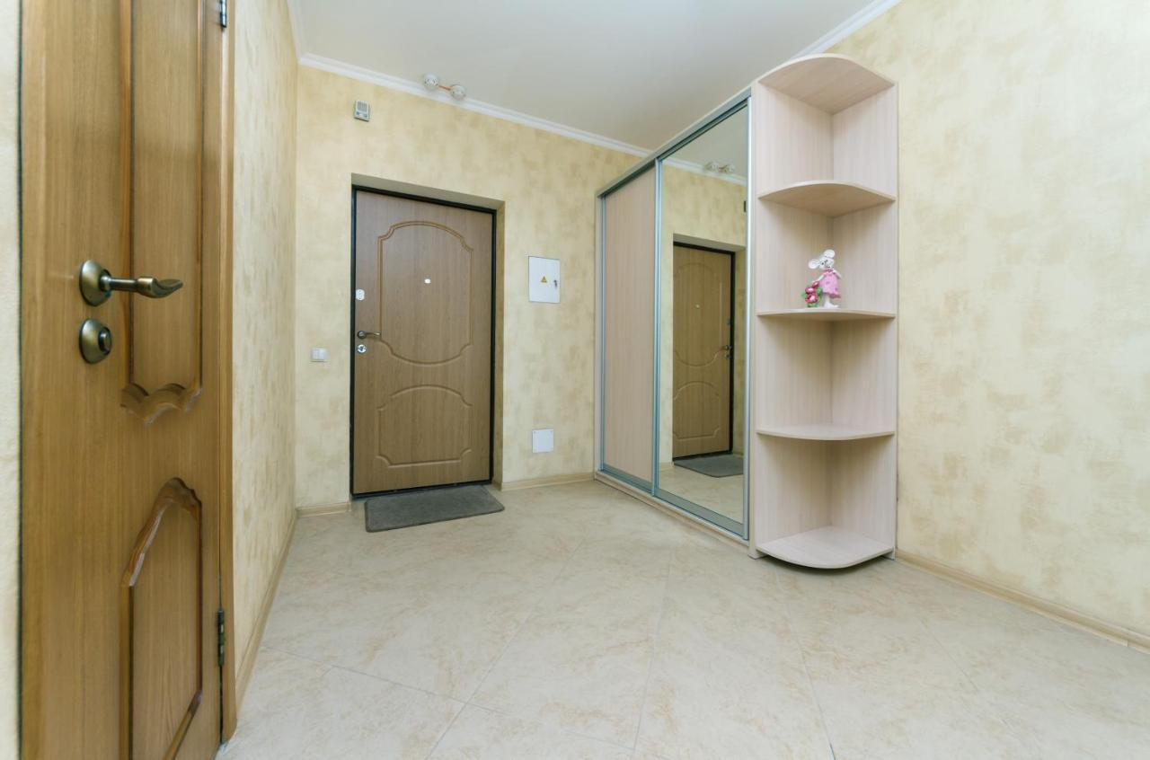 Прекрасная Однокомнатная Квартира С Чудесным Видом Из Окна Kiew Exterior foto